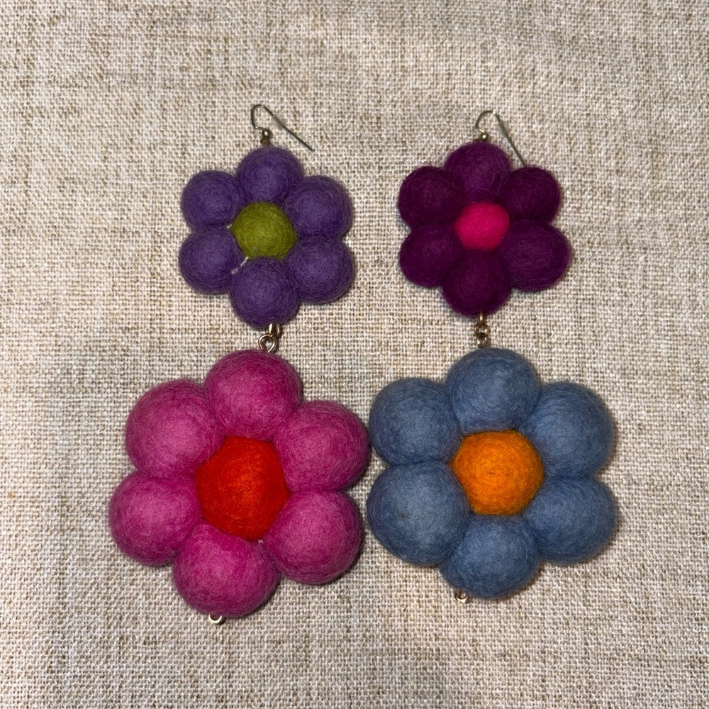 Daisy felt earrings by Fruity Poms